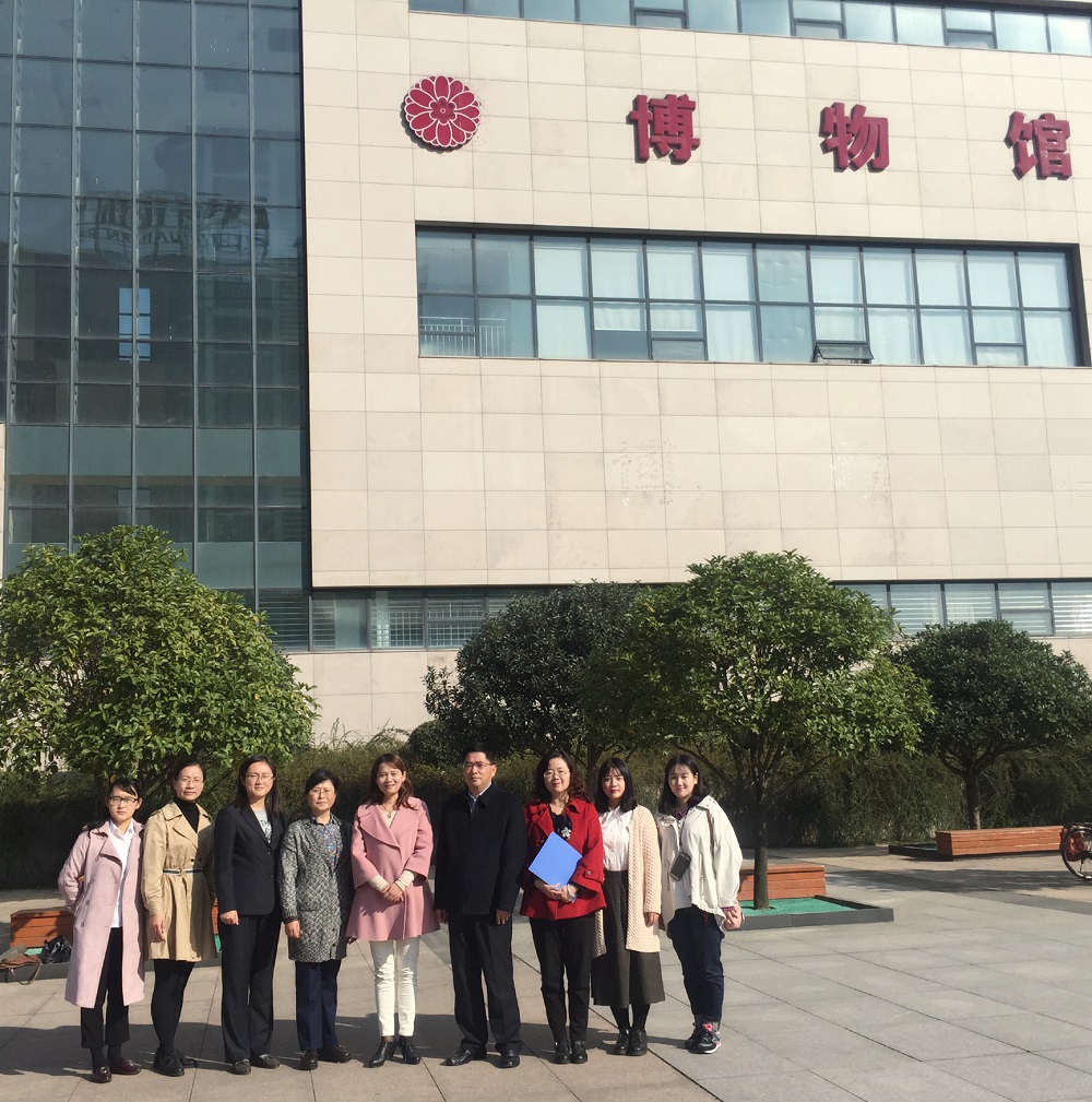 德赢AC米兰中国官方网站领导赴信阳市博物馆看望实习研究生