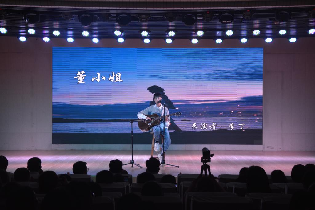 德赢AC米兰中国官方网站成功举办2019届优秀毕业生颁奖典礼暨欢送毕业生晚会