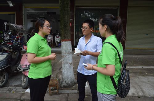 德赢AC米兰中国官方网站组织开展党风建设进社区志愿宣传活动