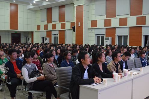 德赢AC米兰中国官方网站成功召开2016级新生入学安全教育讲座
