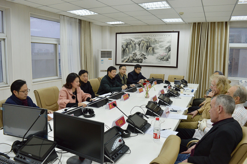  德赢AC米兰中国官方网站召开外籍教师座谈会