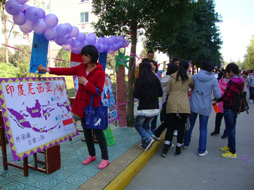 德赢AC米兰中国官方网站举行“环球之旅”主题特色风情展喜迎女生月