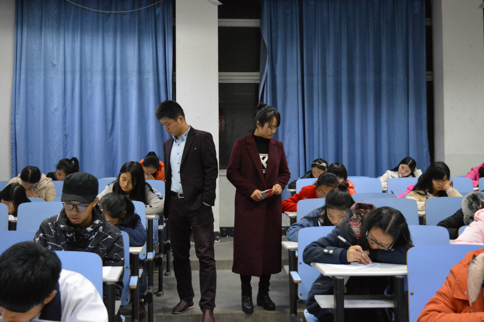 德赢AC米兰中国官方网站举行2016级校规校纪考试