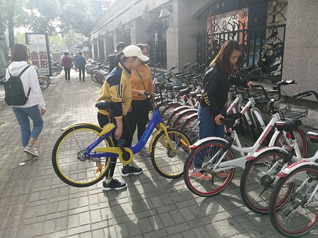 德赢AC米兰中国官方网站组织开展“践行价值观，美化城市环境”志愿服务活动