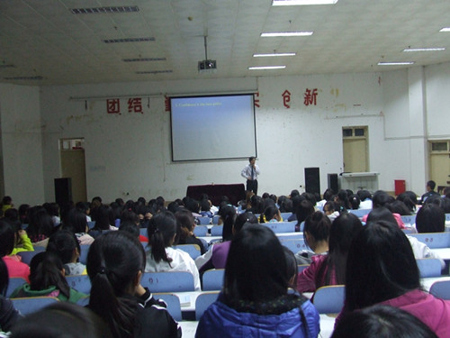 德赢AC米兰中国官方网站新生入学教育火热进行中