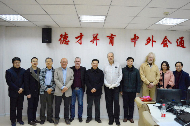  德赢AC米兰中国官方网站召开外籍教师座谈会