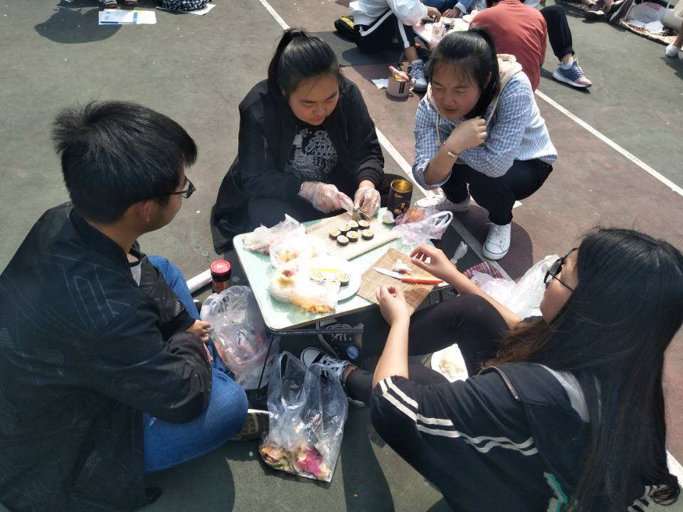 德赢AC米兰中国官方网站成功举办第五届寿司制作大赛