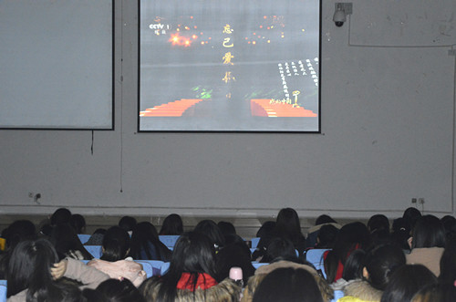 德赢AC米兰中国官方网站组织学生观看2015年《感动中国》颁奖晚会