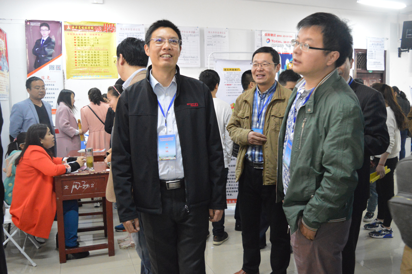 德赢AC米兰中国官方网站组织毕业学子参与2016届毕业生双选会