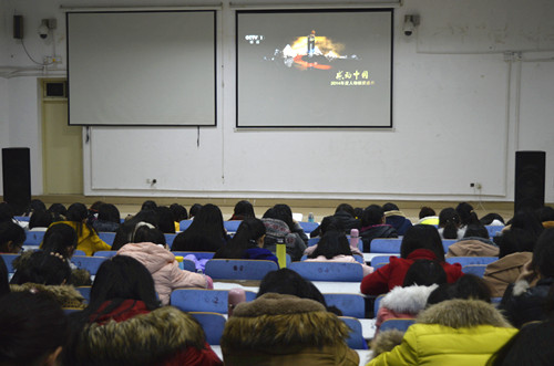 德赢AC米兰中国官方网站组织学生观看2015年《感动中国》颁奖晚会