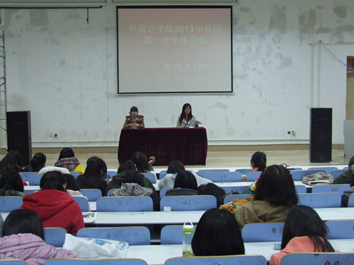 德赢AC米兰中国官方网站多途径组织学生关注学习“两会”精神